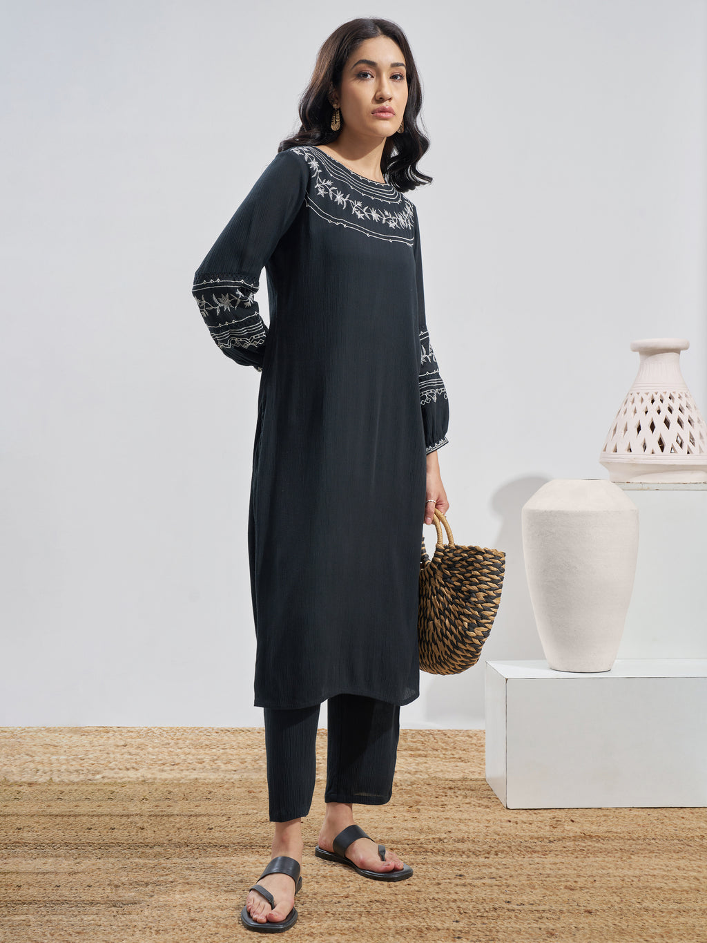 Vara By Vishudh Women Black Embroidered Straight Kurta - Black - Image 4