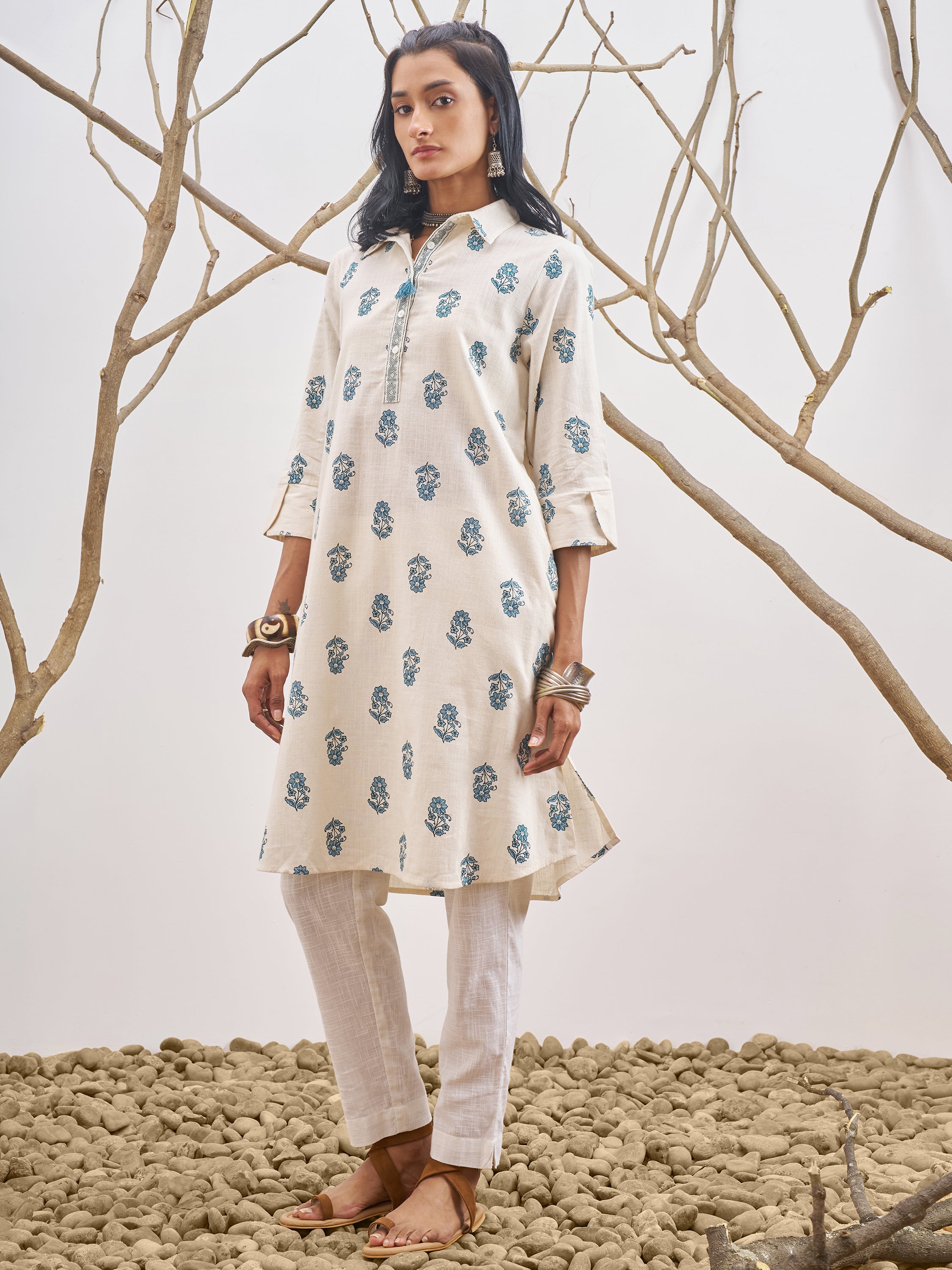 Vara By Vishudh Women Off White Printed Straight Kurta - Off White - Image 2