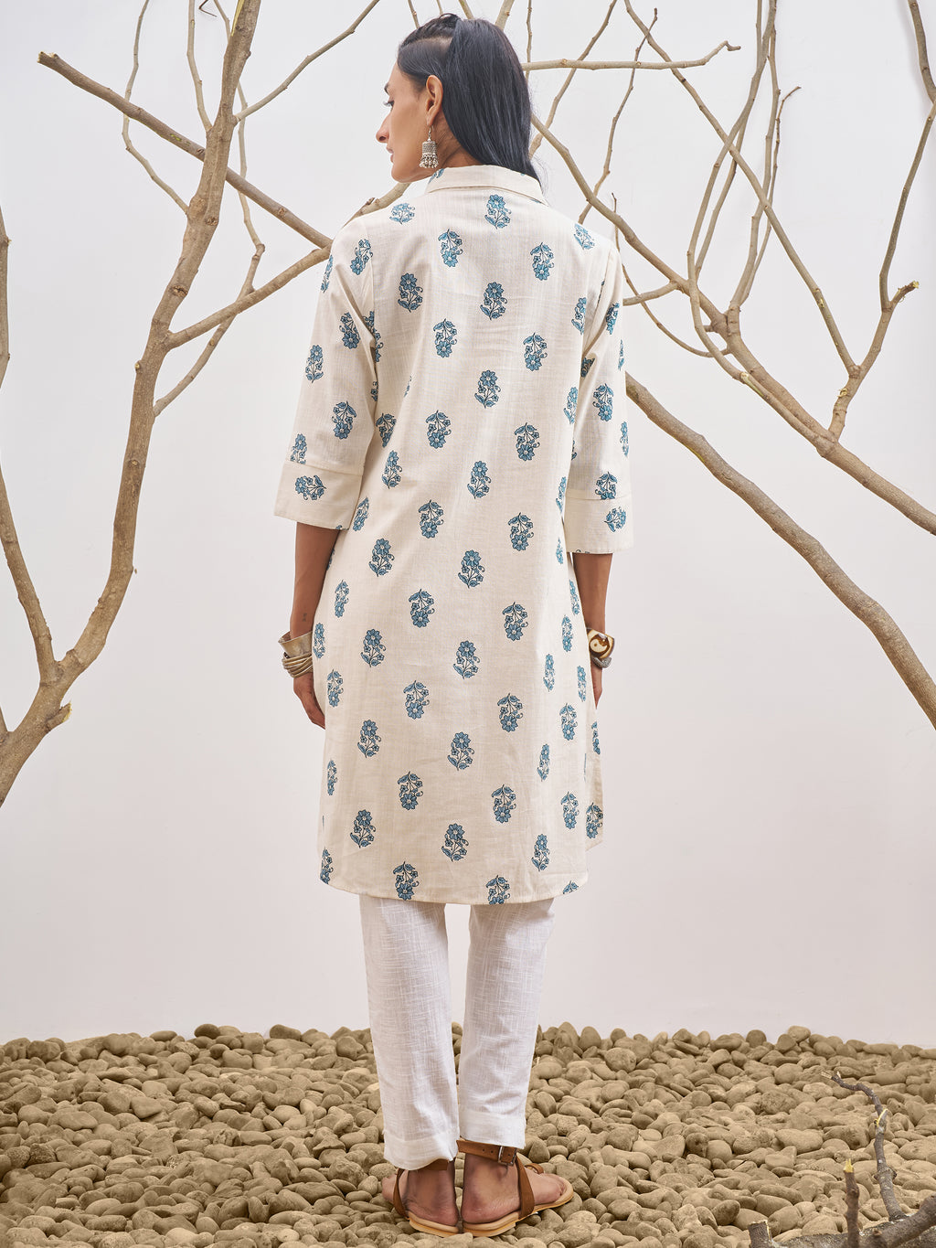Vara By Vishudh Women Off White Printed Straight Kurta - Off White - Image 3