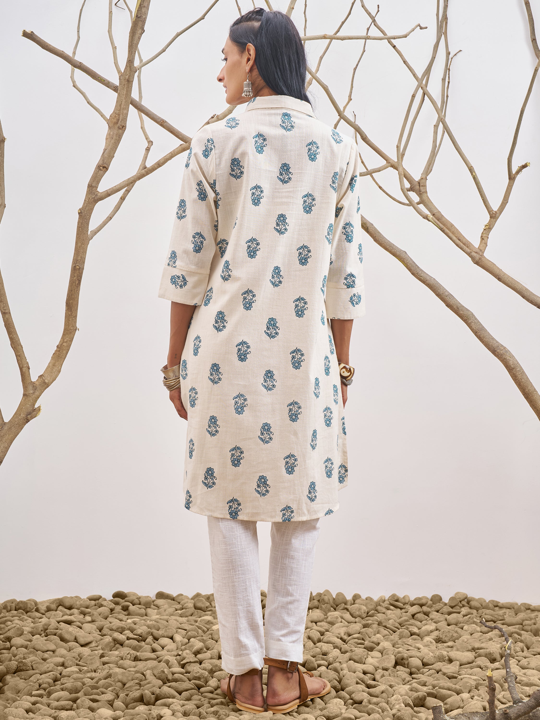 Vara By Vishudh Women Off White Printed Straight Kurta - Off White - Image 3