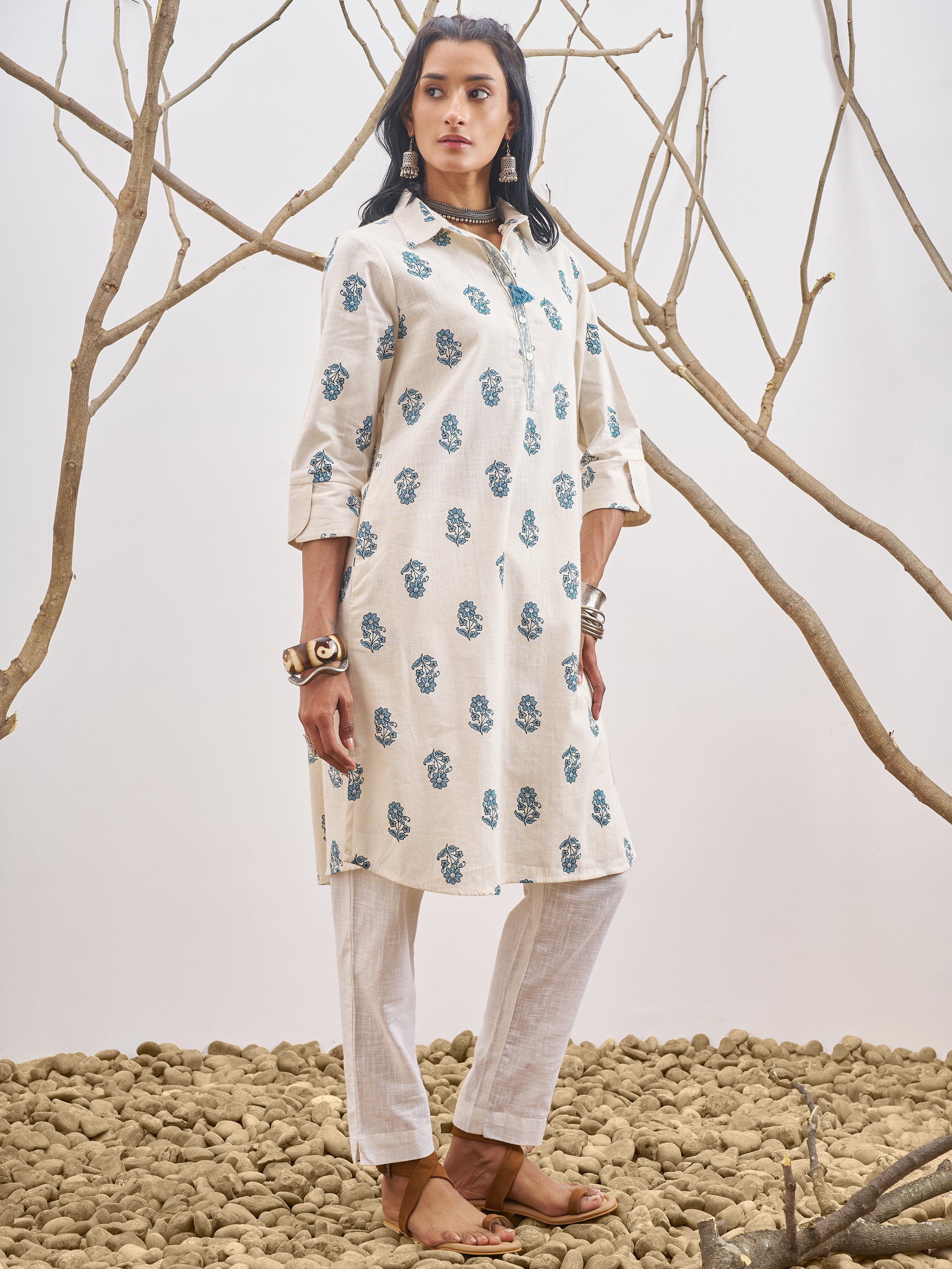 Vara By Vishudh Women Off White Printed Straight Kurta - Off White - Image 4