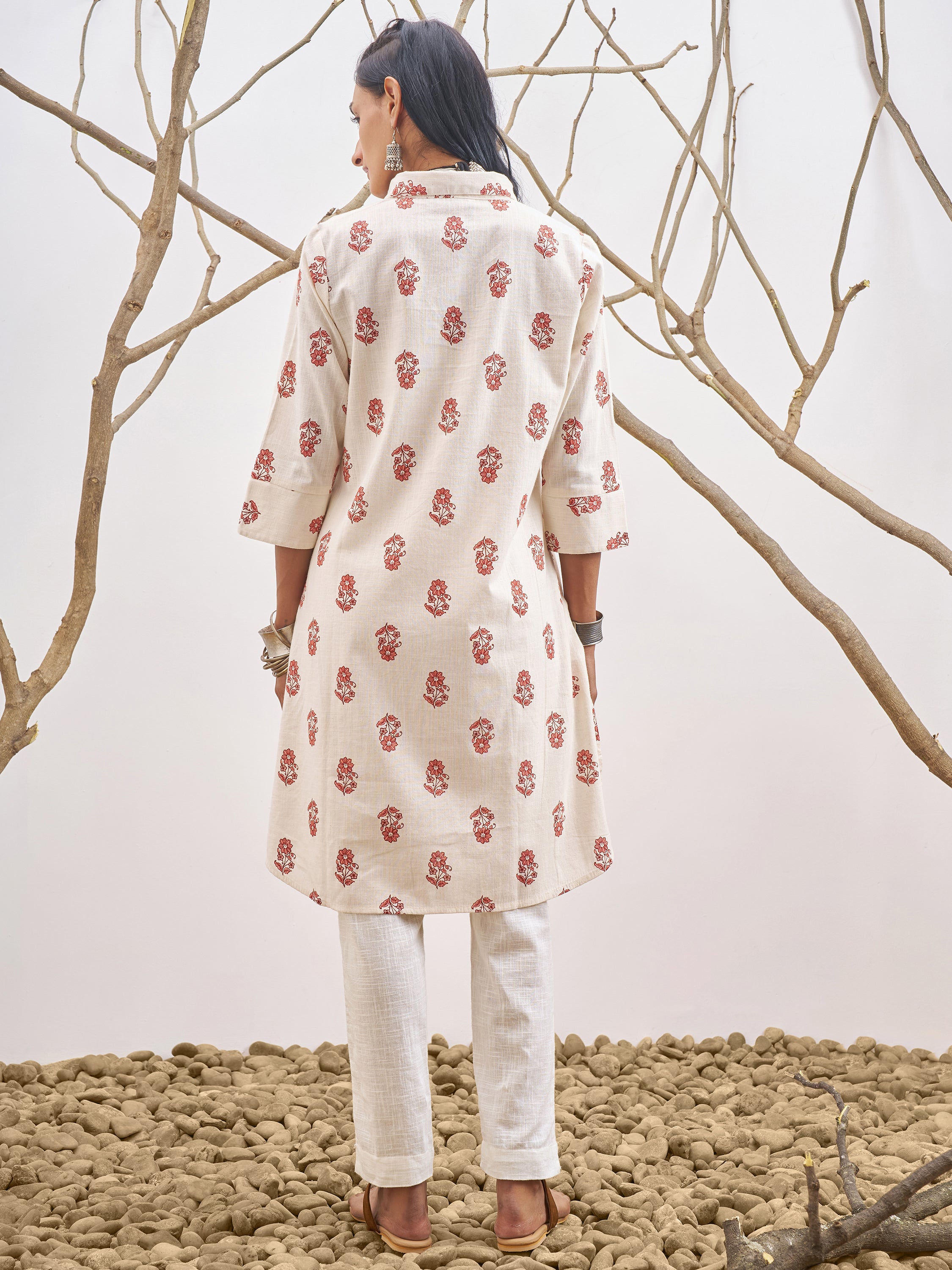 Vara By Vishudh Women Off White Printed Straight Kurta - Off White - Image 3