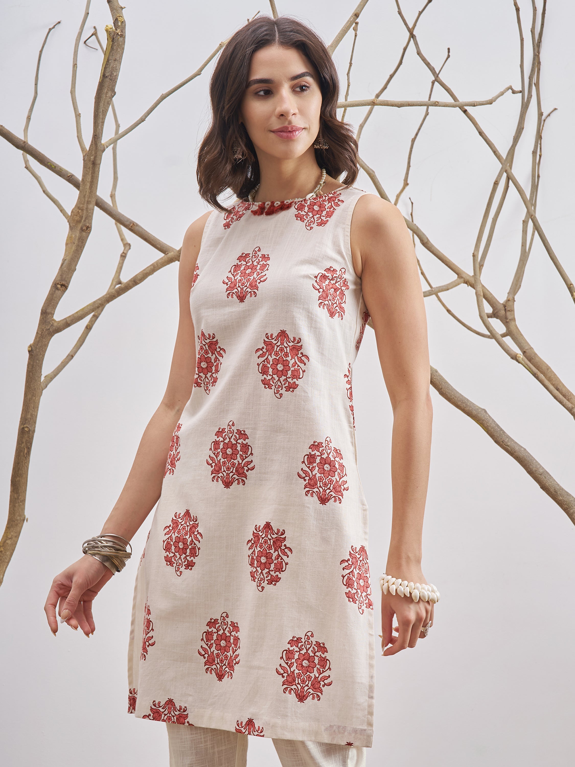 Vara By Vishudh Women Off White Printed Straight Kurta - Off White - Image 4