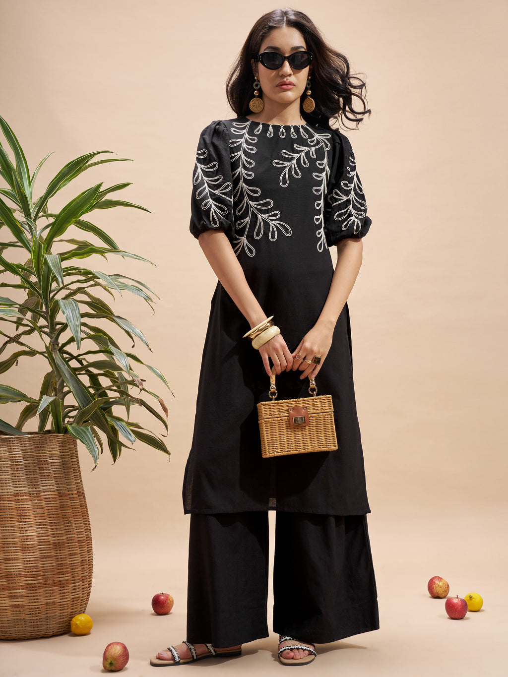 Vara By Vishudh Women Black Embroidered Straight Kurta - Black - Image 1