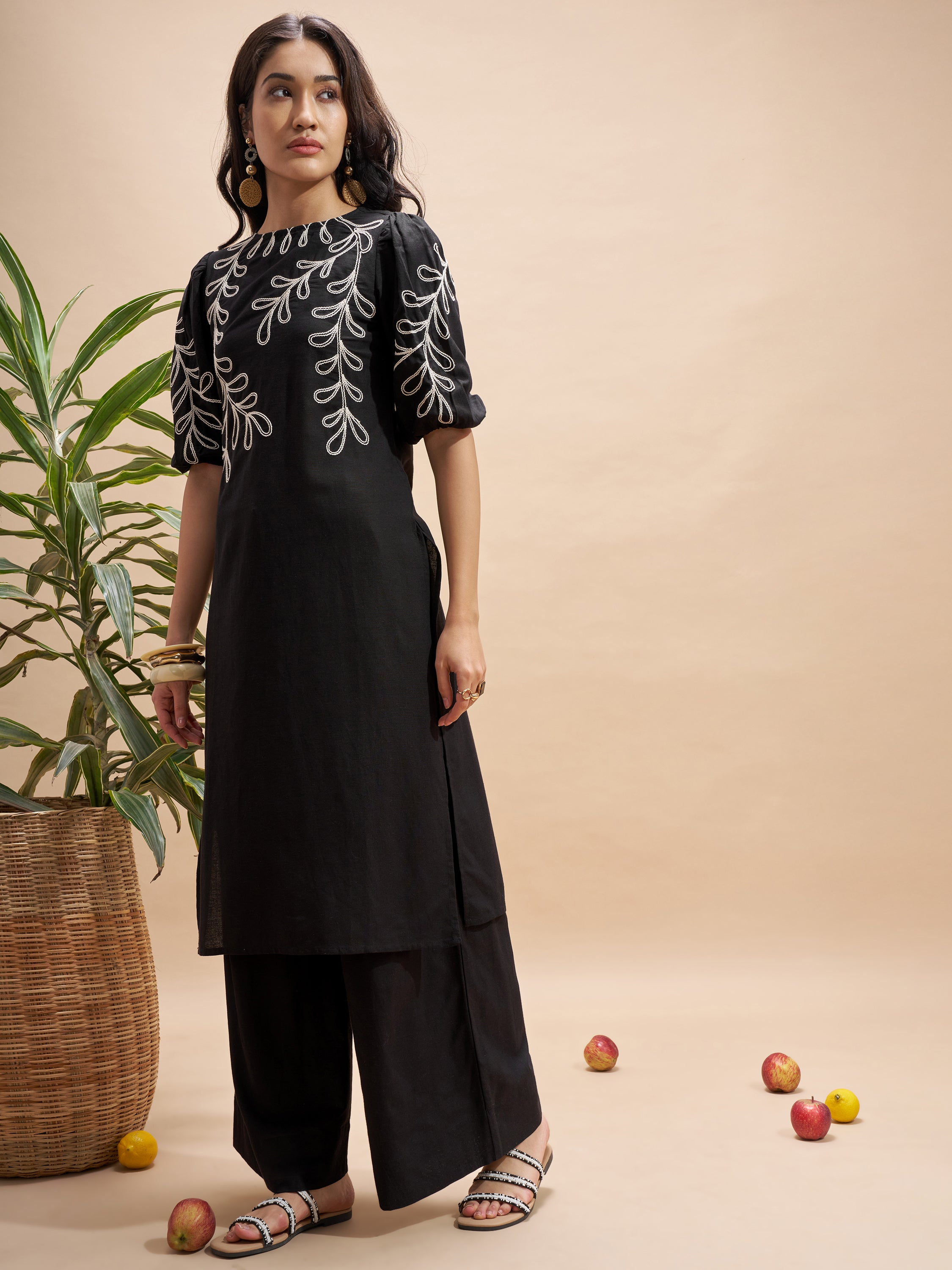Vara By Vishudh Women Black Embroidered Straight Kurta - Black - Image 2