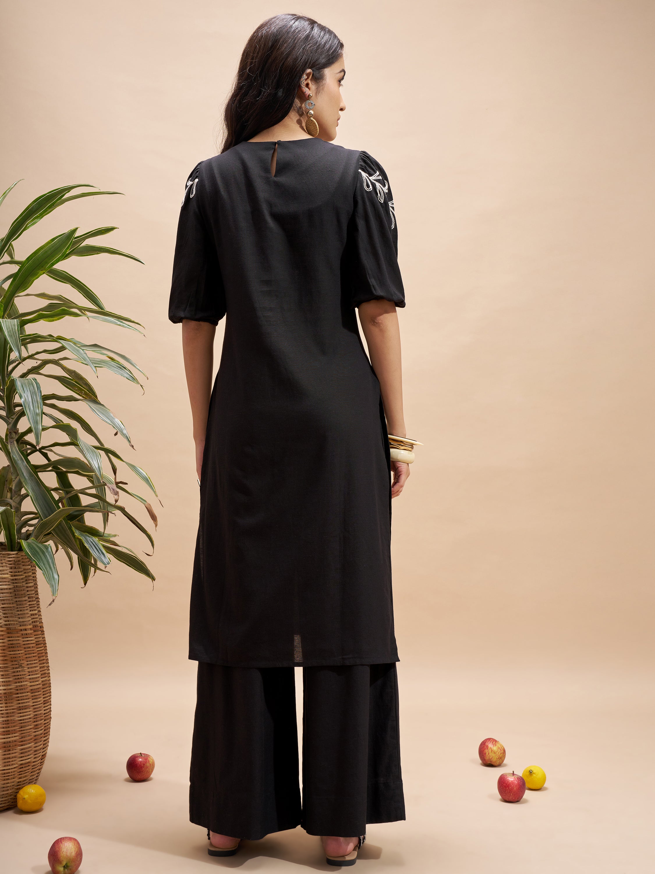 Vara By Vishudh Women Black Embroidered Straight Kurta - Black - Image 3