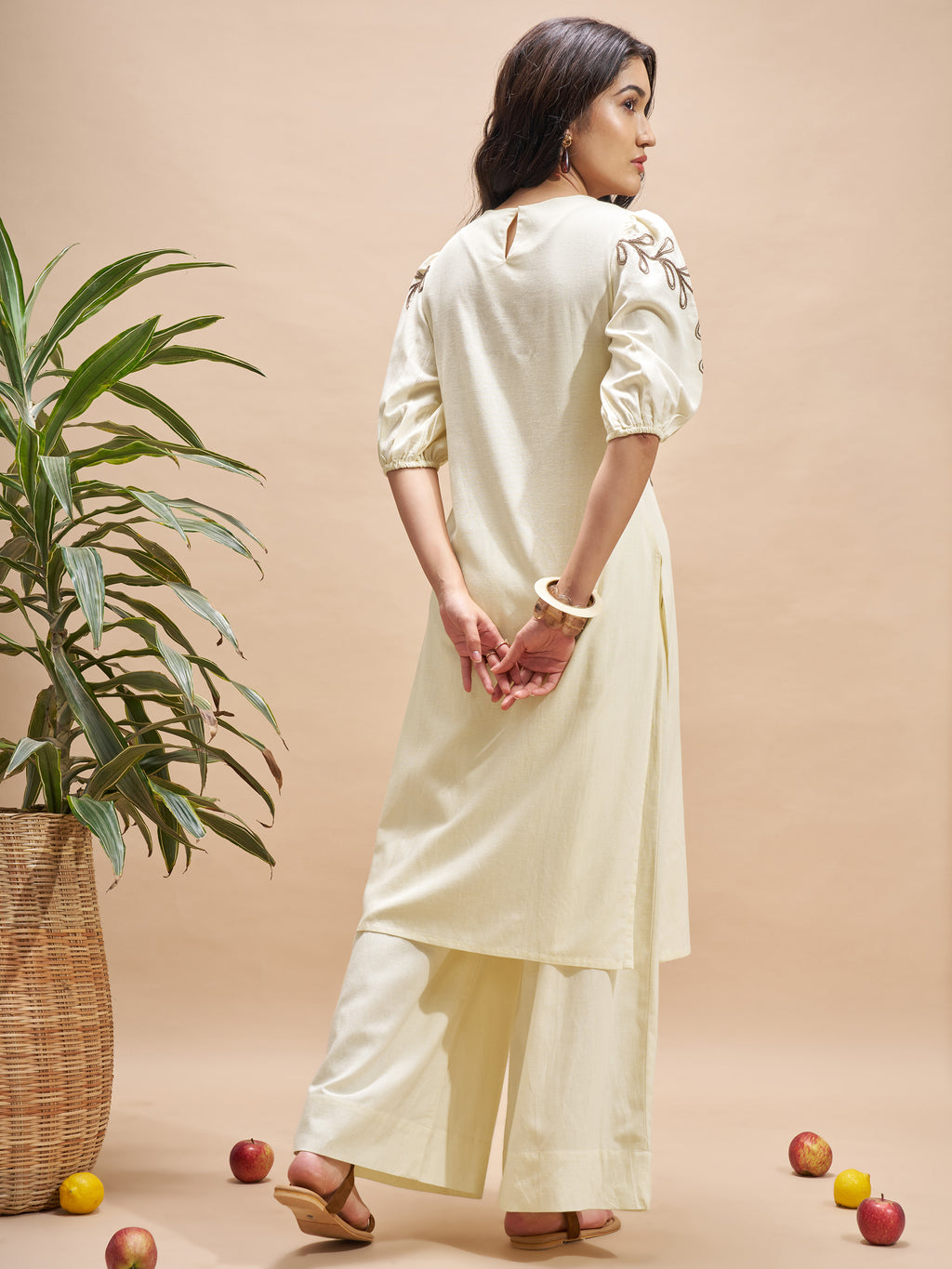 Vara By Vishudh Women Cream Embroidered Straight Kurta - Cream - Image 3