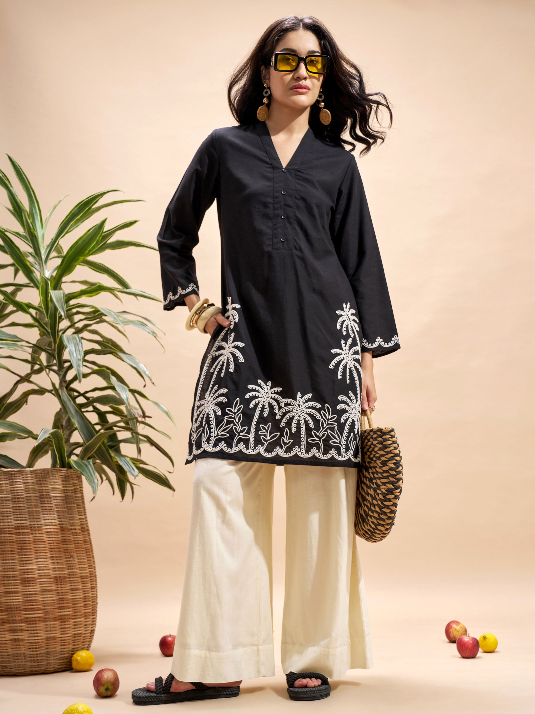 Vara By Vishudh Women Black Embroidered Straight Kurta - Black - Image 1