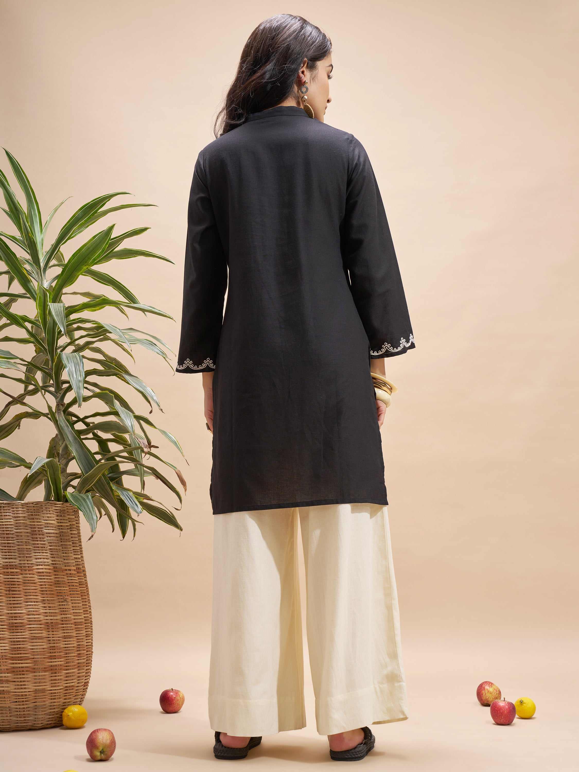 Vara By Vishudh Women Black Embroidered Straight Kurta - Black - Image 3