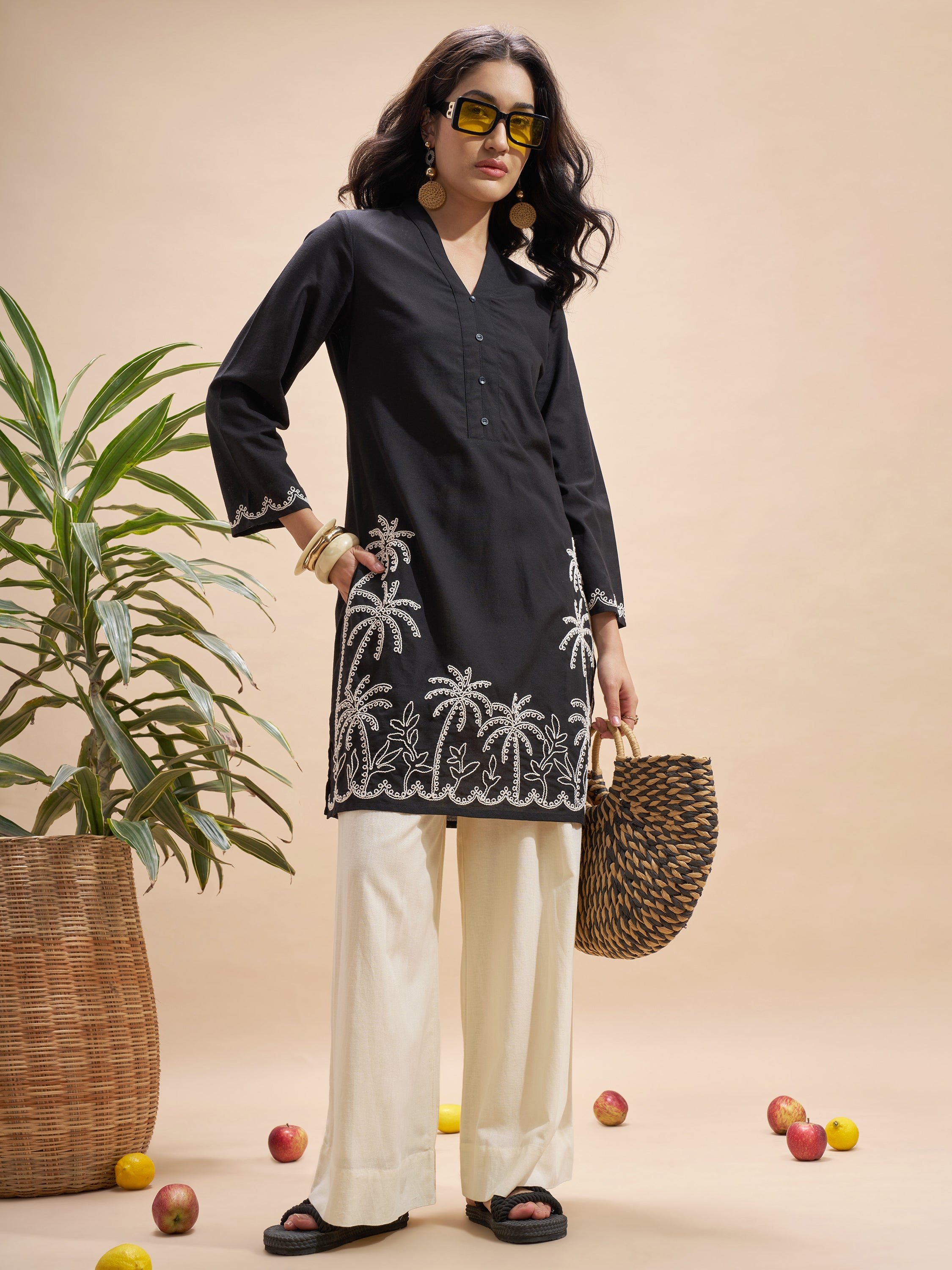 Vara By Vishudh Women Black Embroidered Straight Kurta - Black - Image 4
