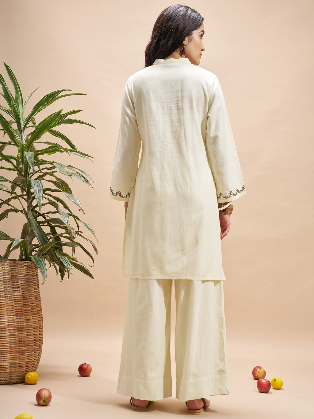 Vara By Vishudh Women Cream Embroidered Straight Kurta - Cream - Image 3