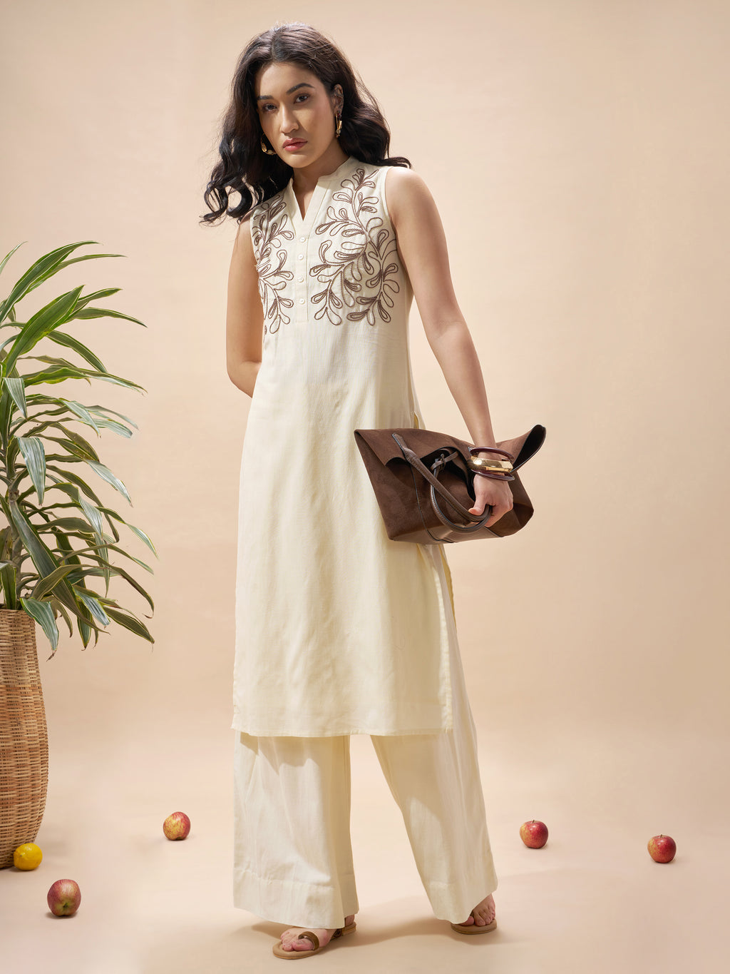 Vara By Vishudh Women Cream Embroidered Straight Kurta - Cream - Image 2