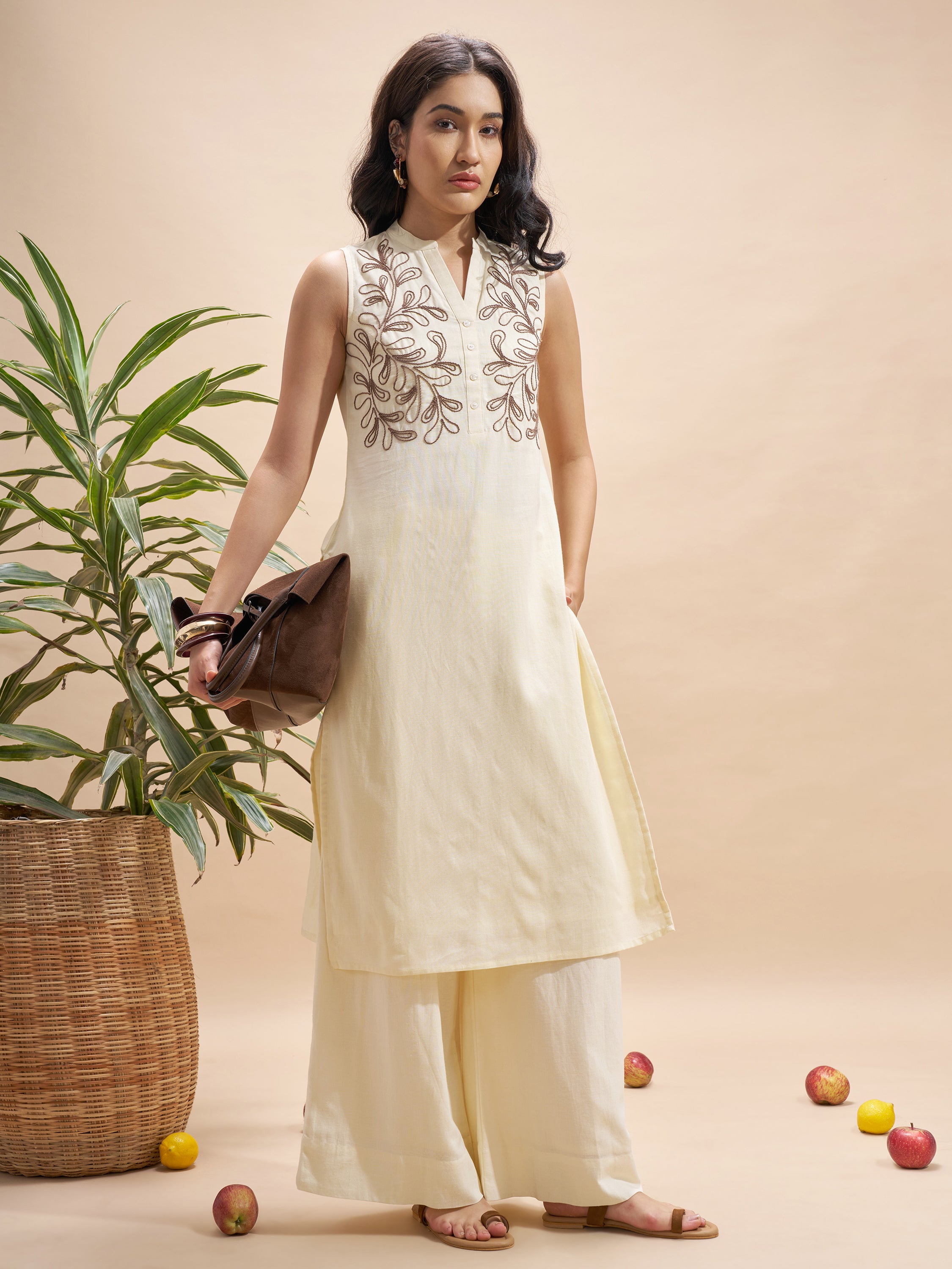 Vara By Vishudh Women Cream Embroidered Straight Kurta - Cream - Image 4