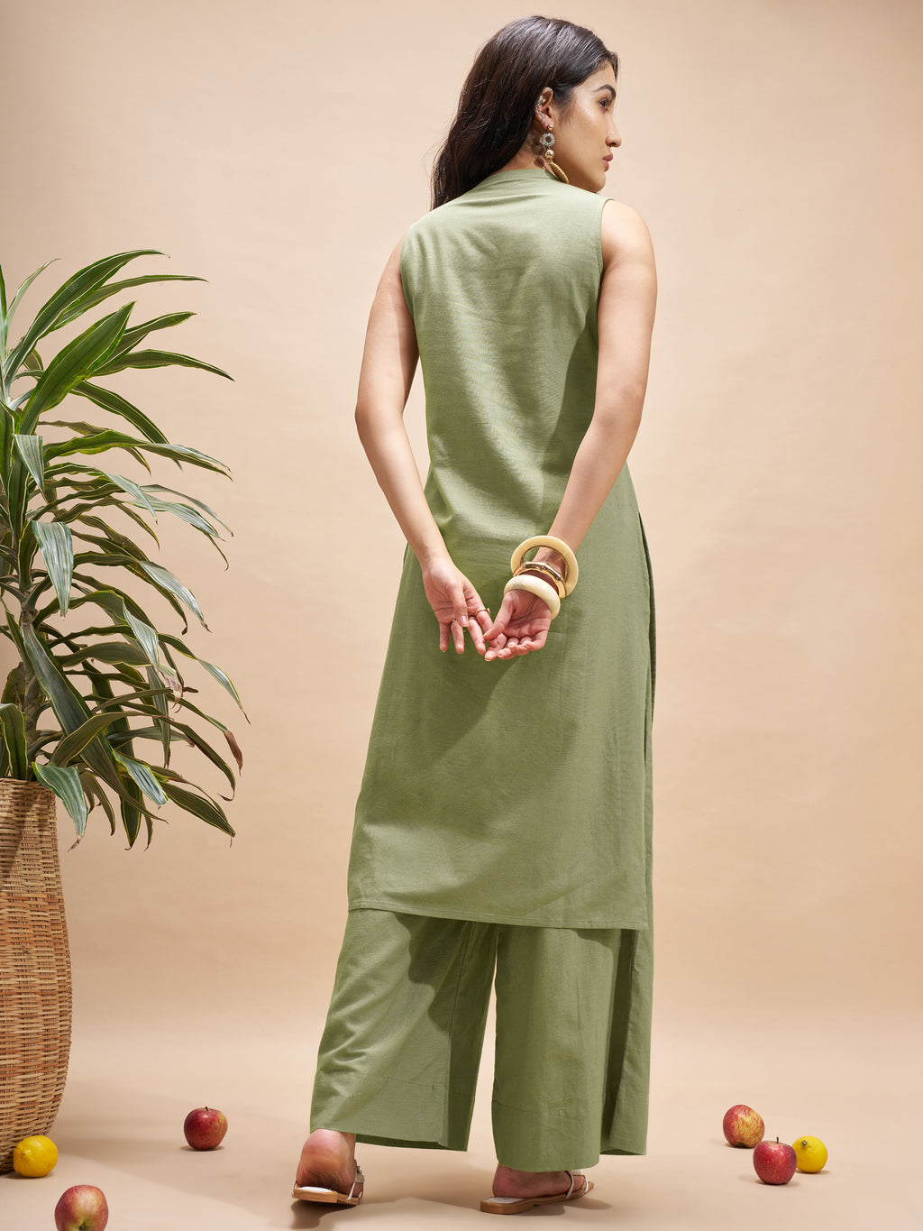 Vara By Vishudh Women Olive Embroidered Straight Kurta - Olive - Image 3