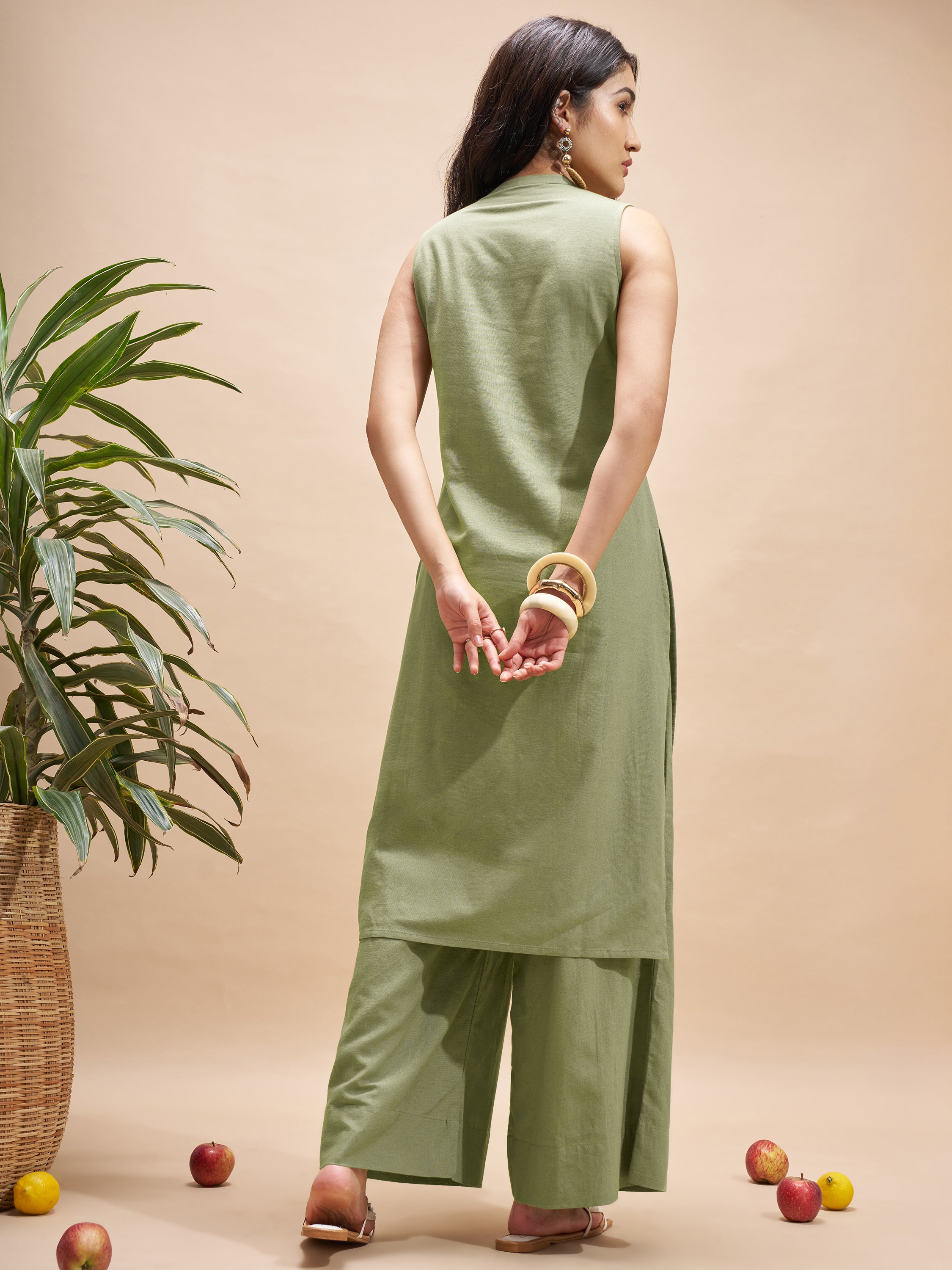 Vara By Vishudh Women Olive Embroidered Straight Kurta - Olive - Image 3