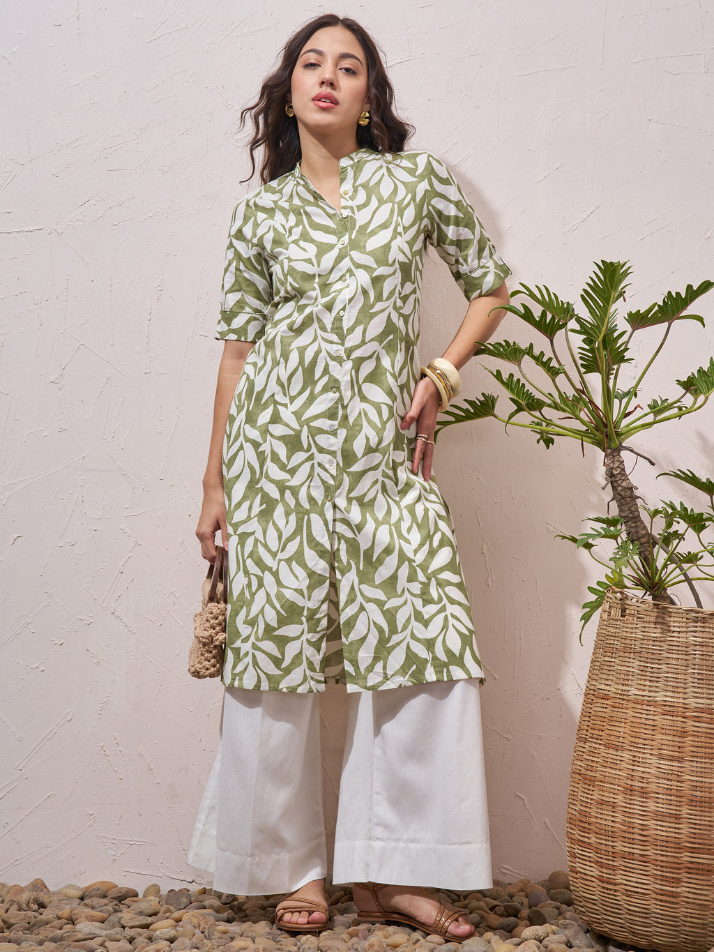 Vara By Vishudh Women Green Printed Straight Kurta - Green - Image 1