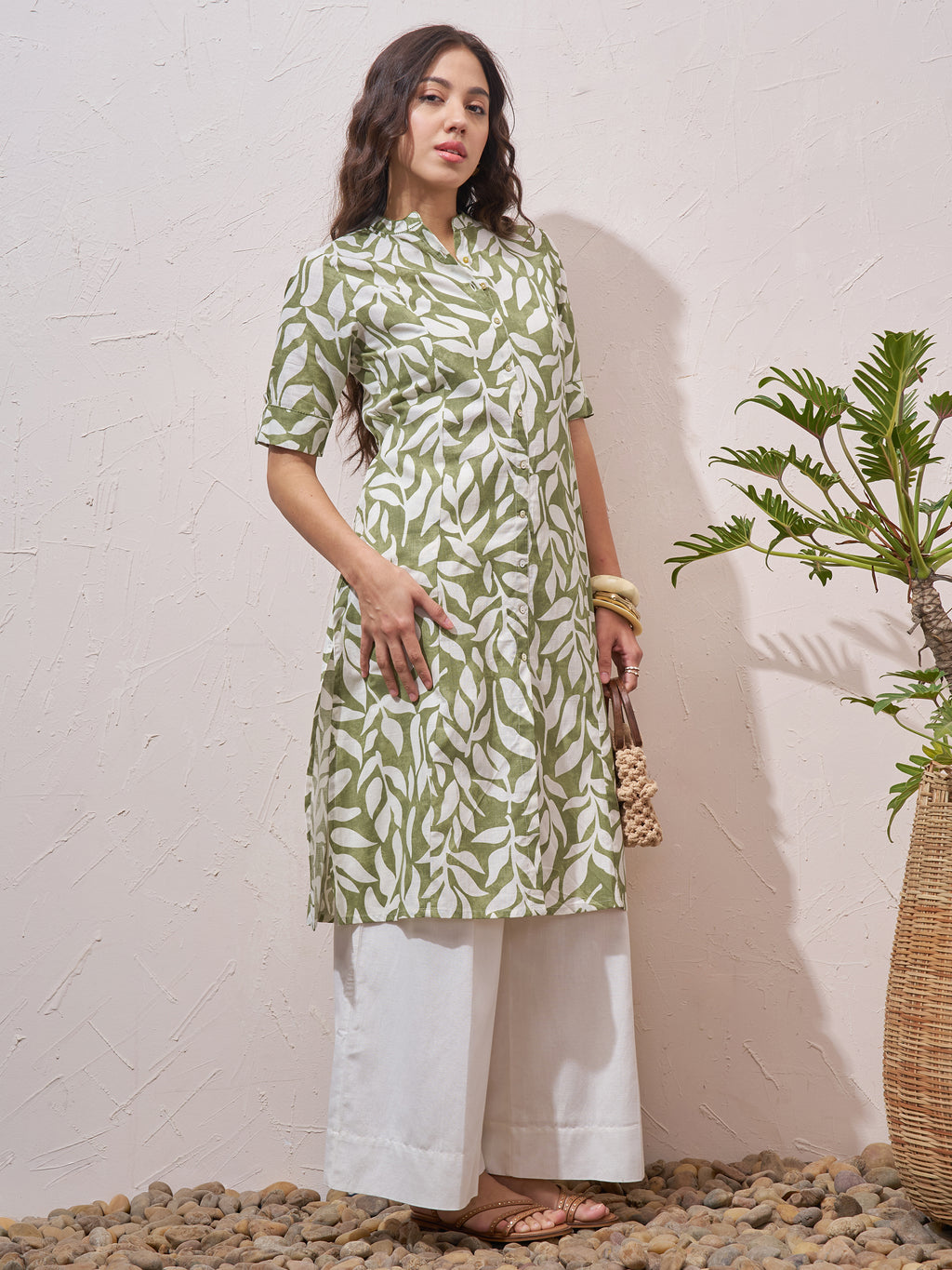 Vara By Vishudh Women Green Printed Straight Kurta - Green - Image 4