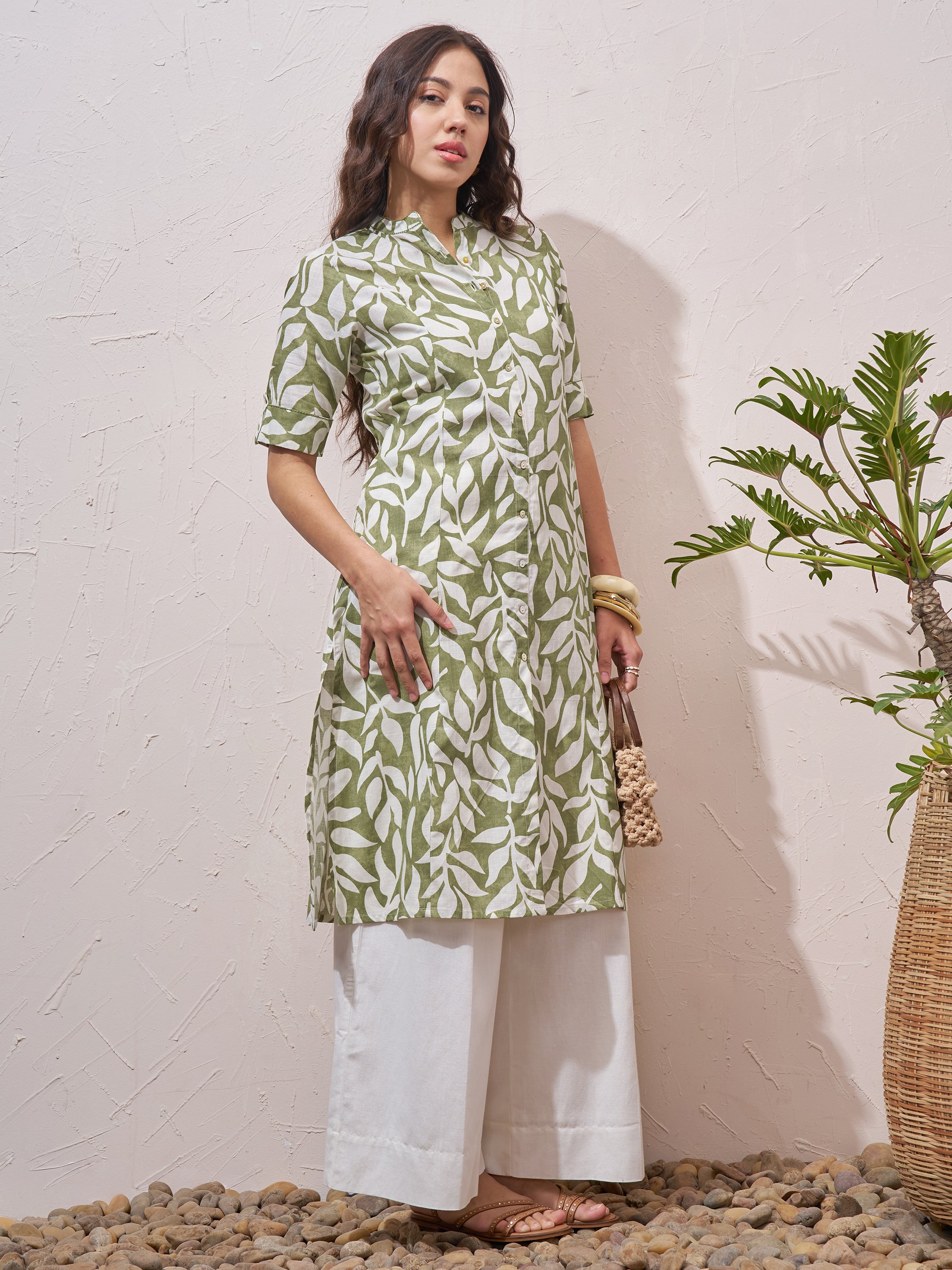 Vara By Vishudh Women Green Printed Straight Kurta - Green - Image 4