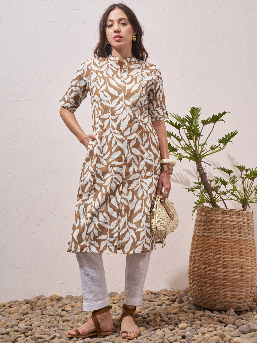 Vara By Vishudh Women Brown Printed Straight Kurta - Brown - Image 1
