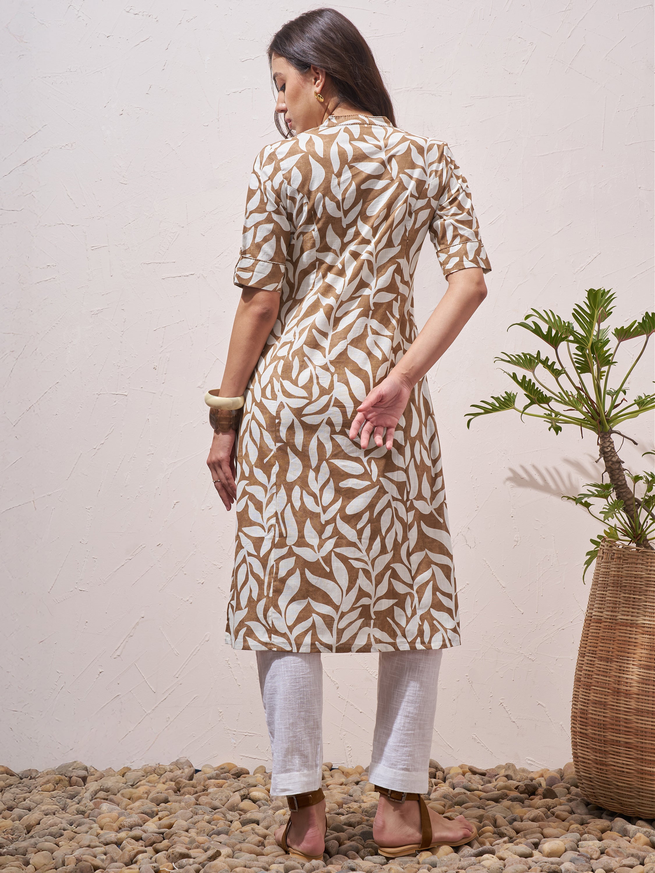 Vara By Vishudh Women Brown Printed Straight Kurta - Brown - Image 3