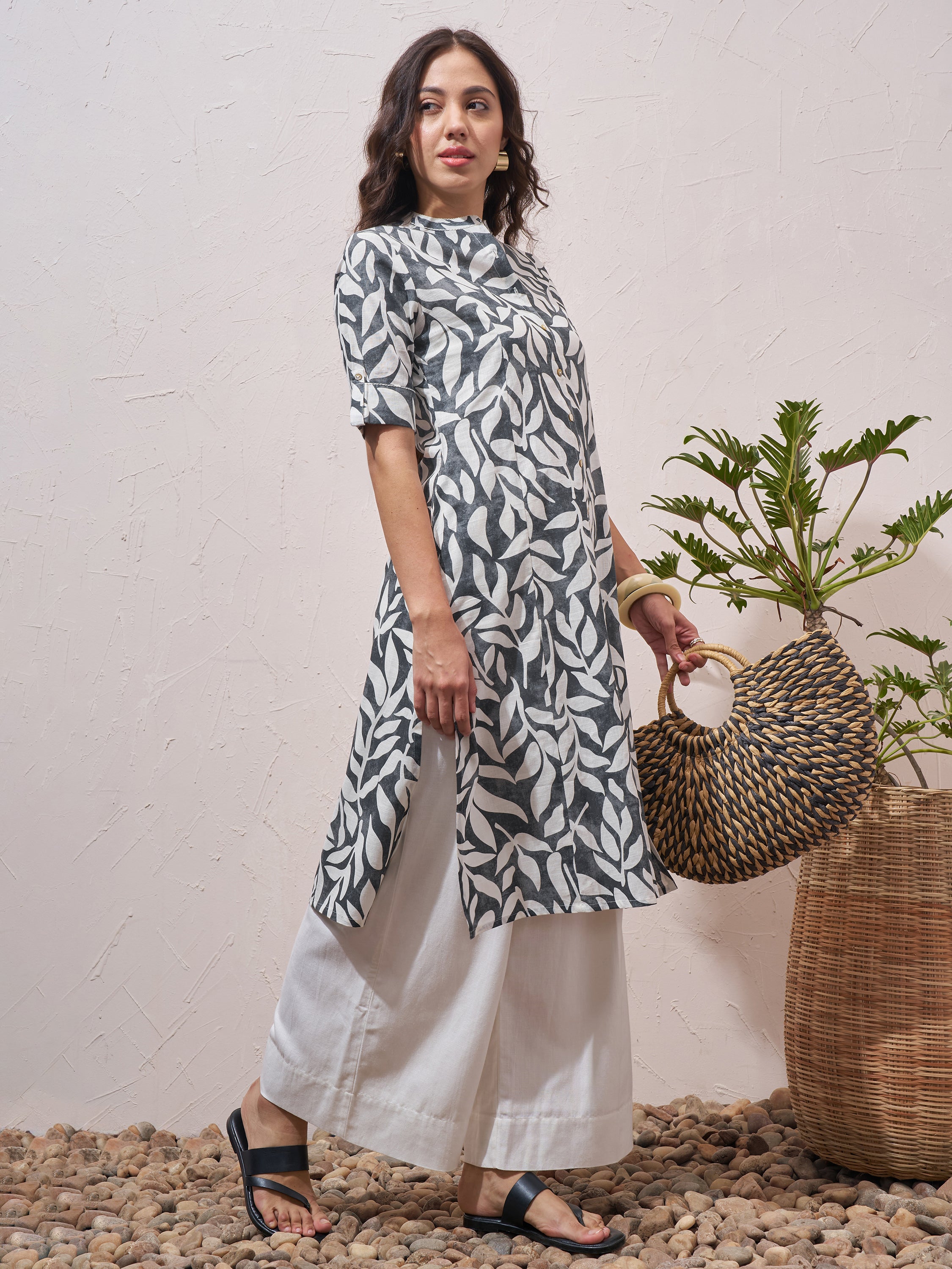 Vara By Vishudh Women Navy Blue Printed Straight Kurta - Navy Blue - Image 4