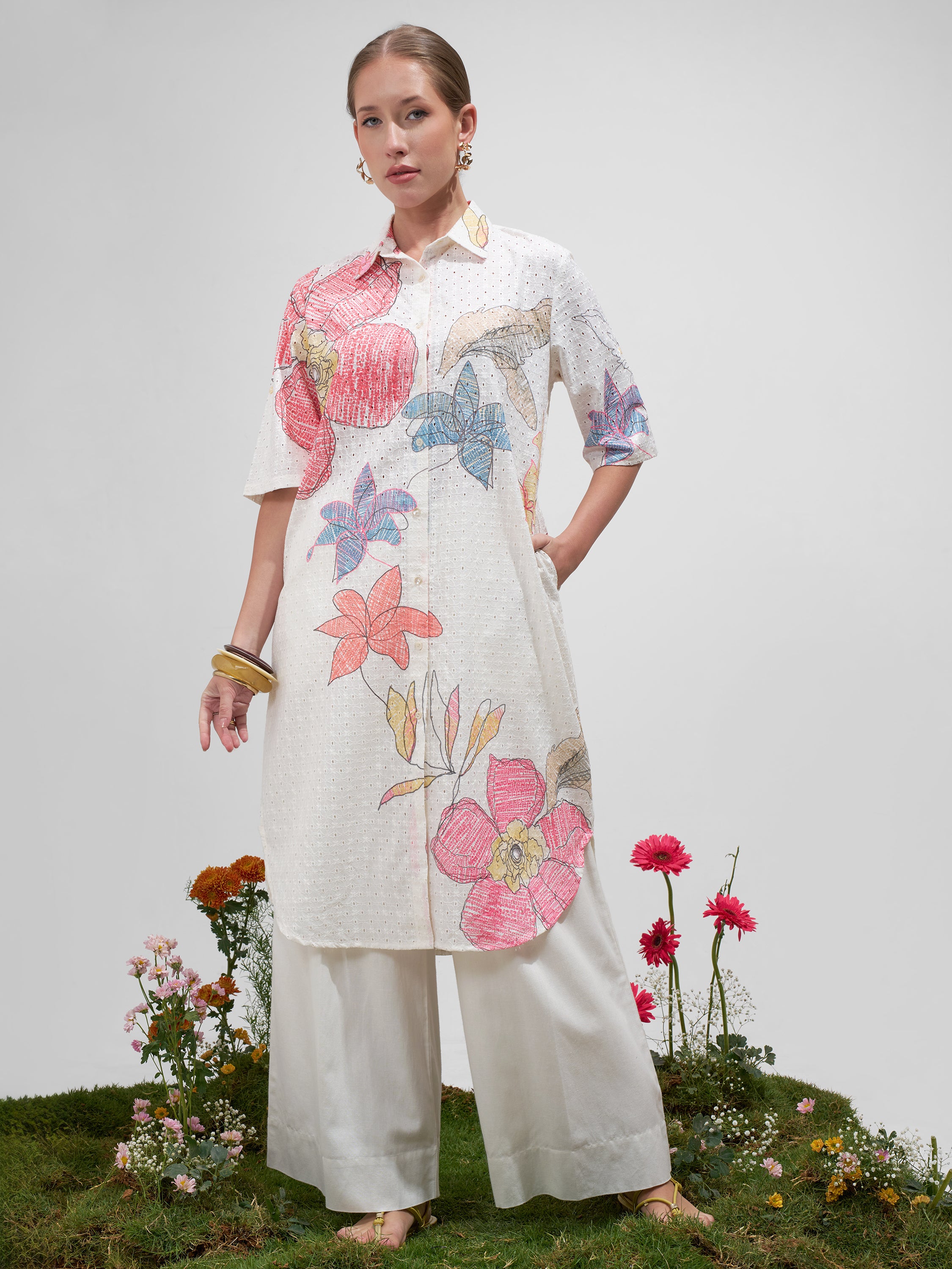 Vara By Vishudh Women Off White Printed Straight Kurta - Off White - Image 1