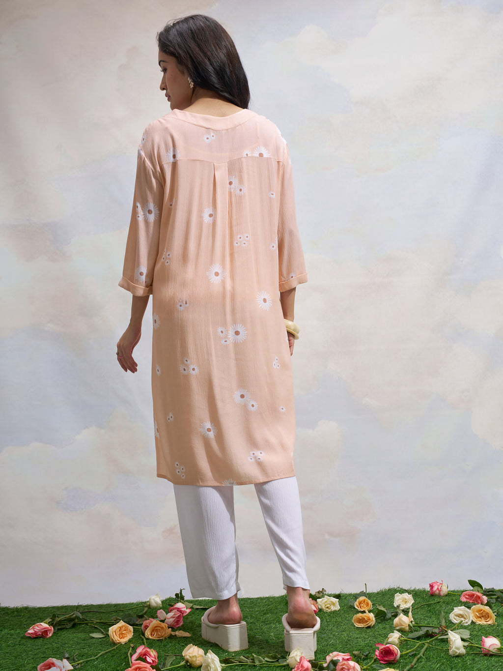 Vara By Vishudh Women Peach Printed Straight Kurta - Peach - Image 3