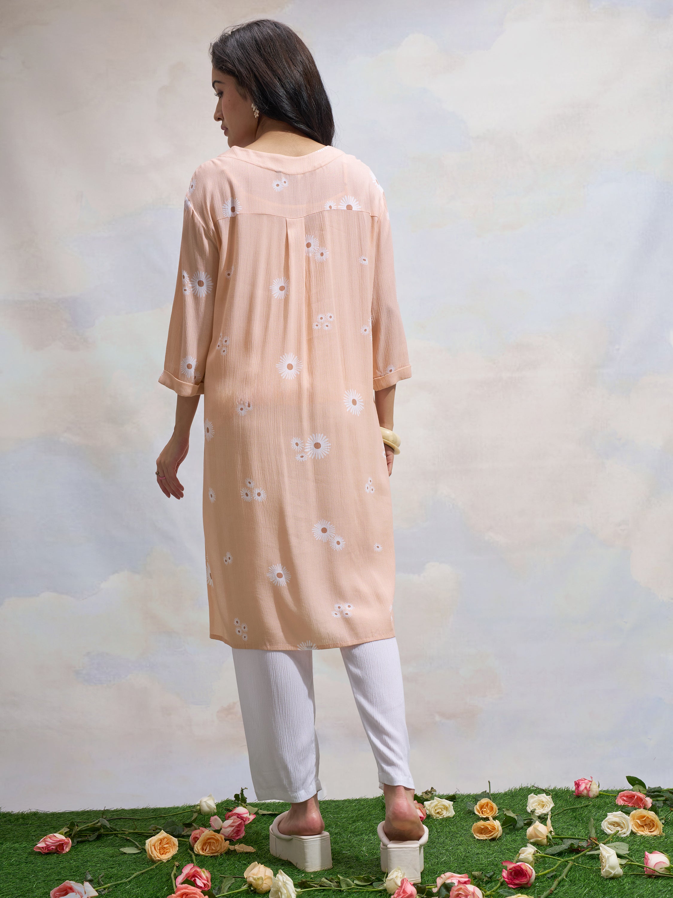 Vara By Vishudh Women Peach Printed Straight Kurta - Peach - Image 3