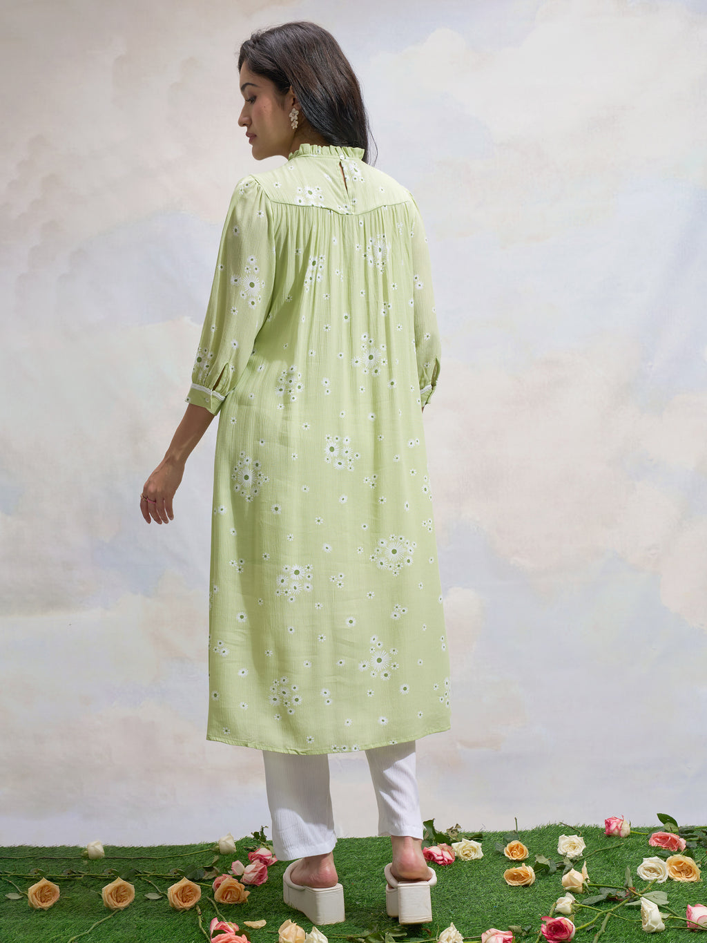 Vara By Vishudh Women Green Printed Straight Kurta - Green - Image 3