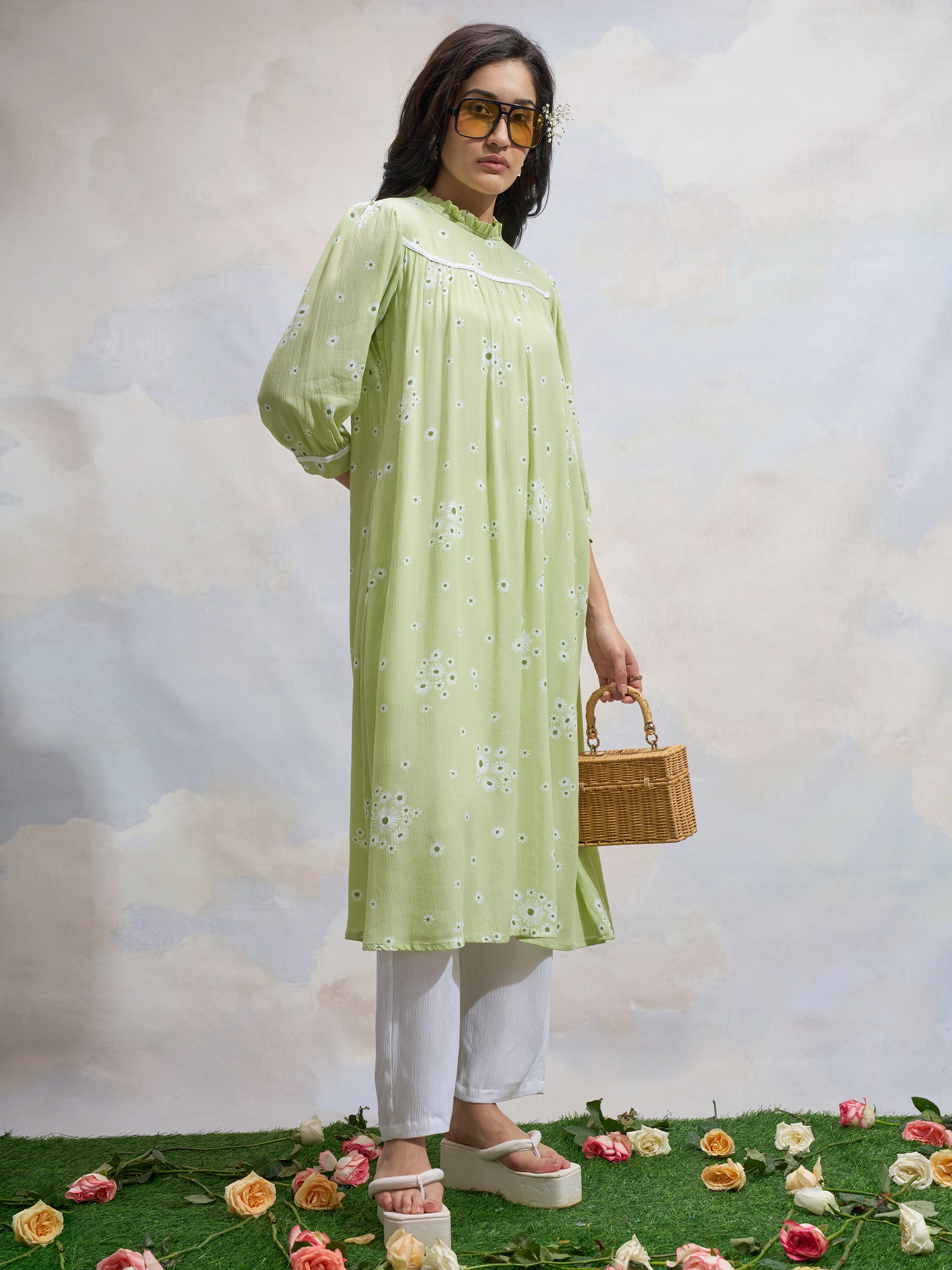 Vara By Vishudh Women Green Printed Straight Kurta - Green - Image 4