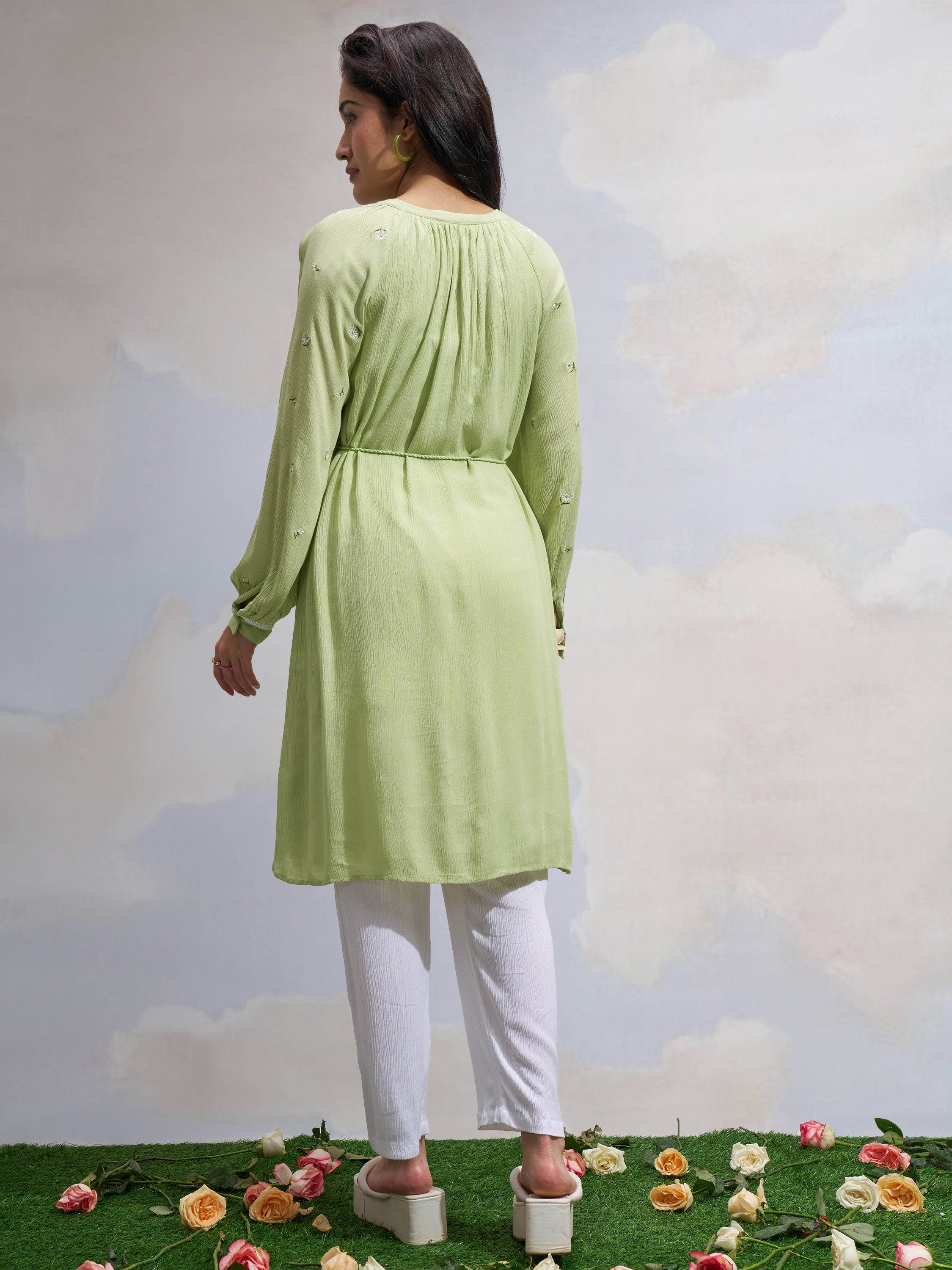 Vara By Vishudh Women Green Embroidered Straight Kurta - Green - Image 3