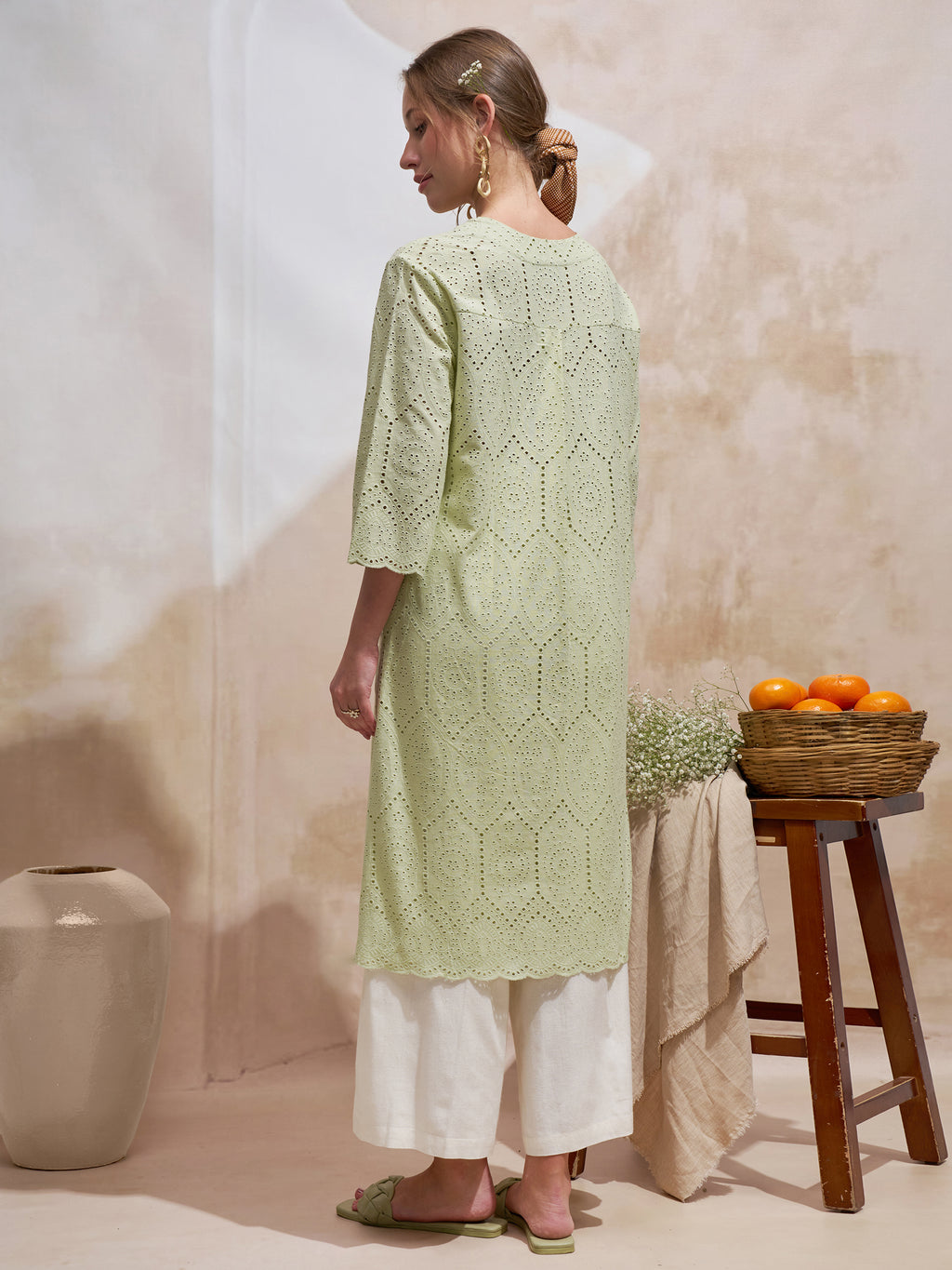 Vara By Vishudh Women Green Embroidered Straight Kurta - Green - Image 3