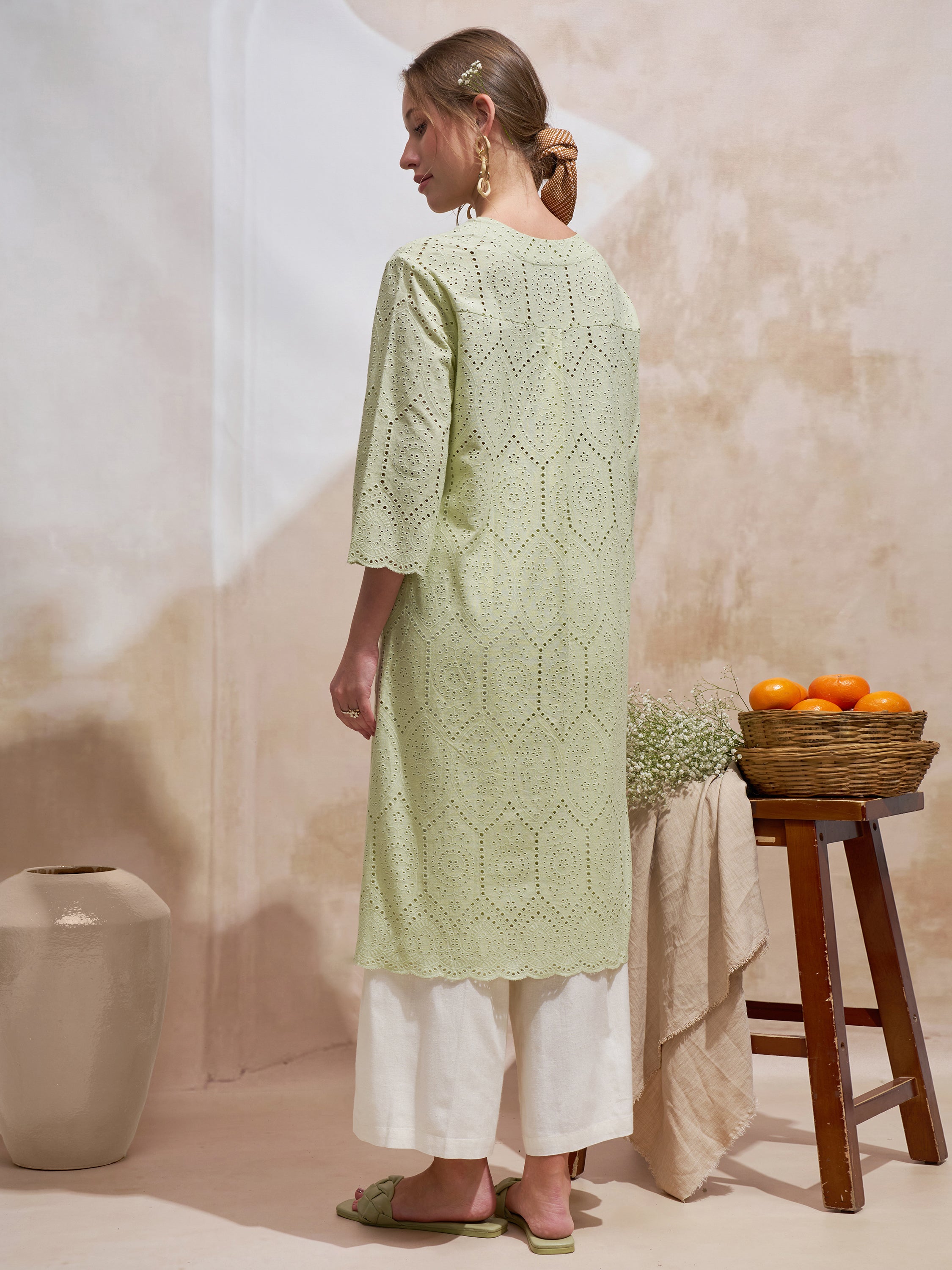 Vara By Vishudh Women Green Embroidered Straight Kurta - Green - Image 3
