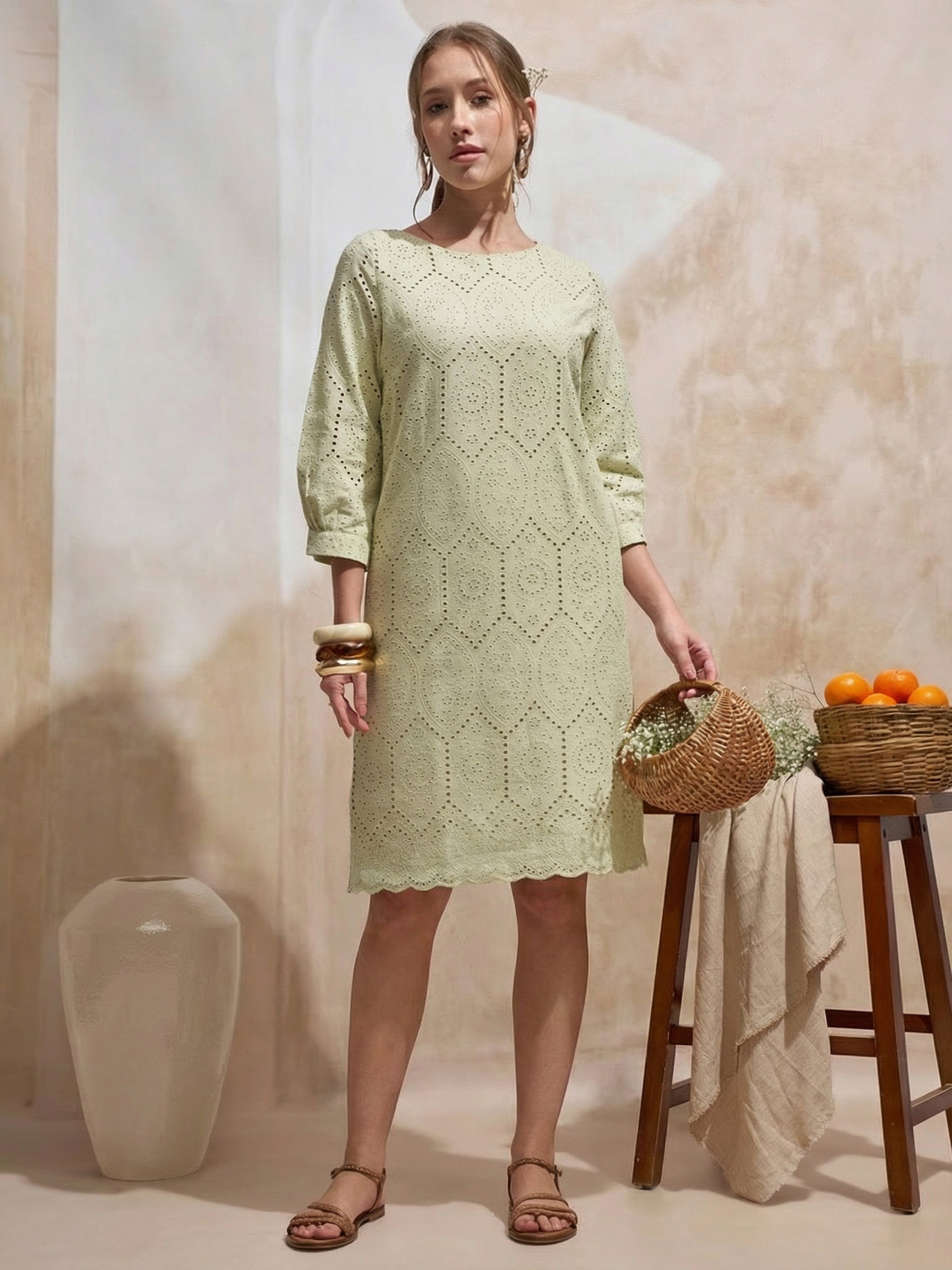 Vara By Vishudh Women Green Embroidered Straight Kurta - Green - Image 1