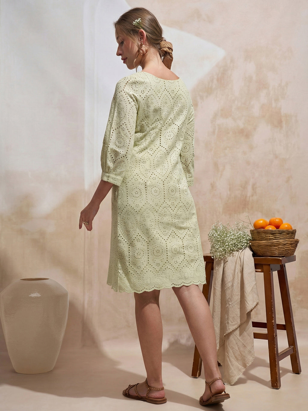 Vara By Vishudh Women Green Embroidered Straight Kurta - Green - Image 3
