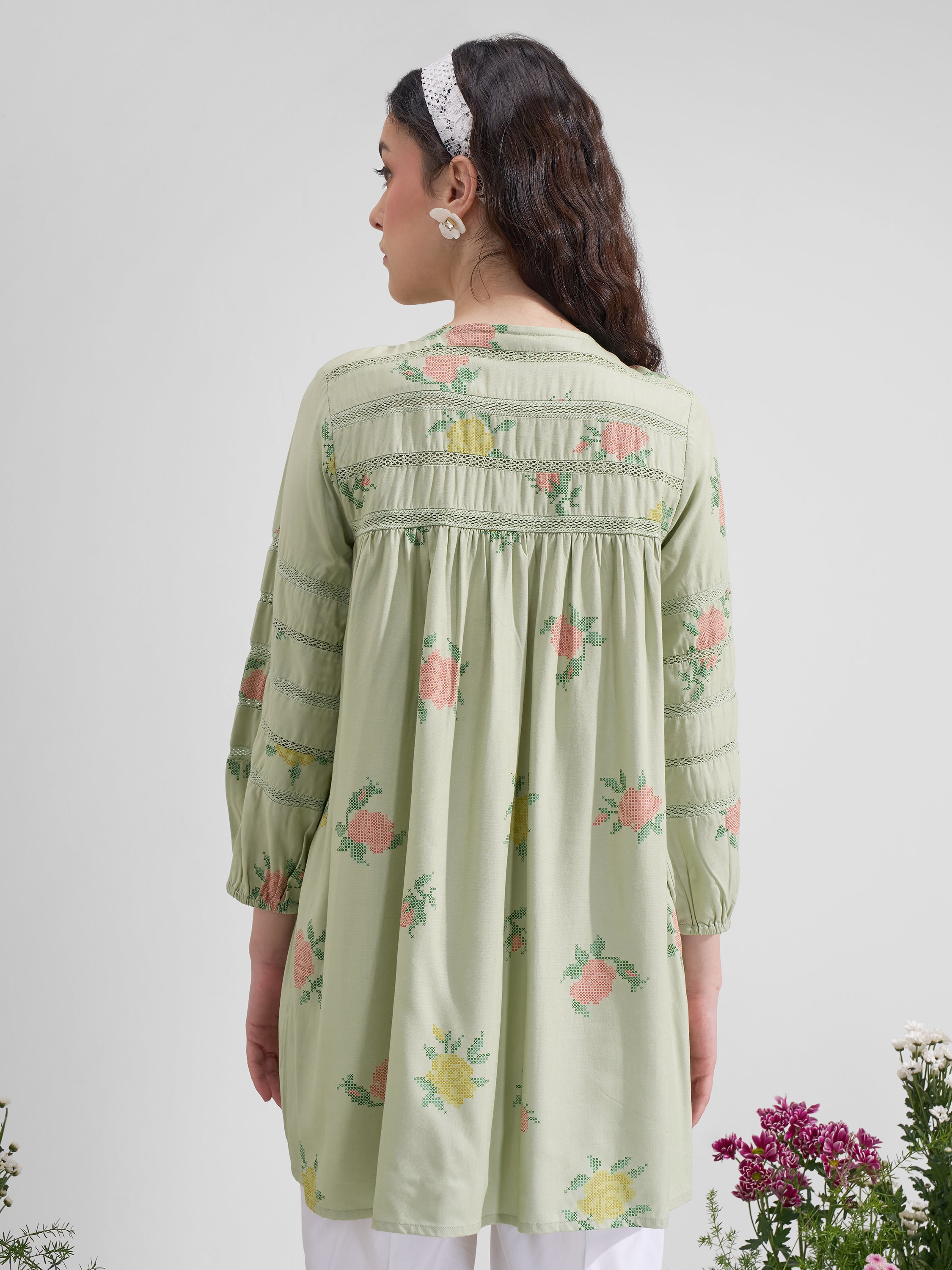 Vara By Vishudh Women Green Tie-Up Neck Printed Tunic
